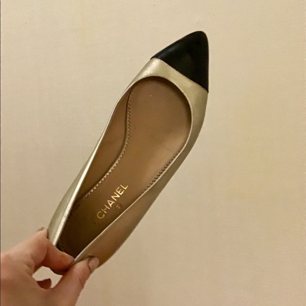 Chanel gold and black flats - Picture 8 of 8
